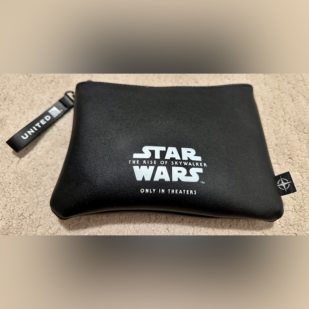 New Without Tag United Polaris Amenities Kit Star, with some Amenities inside.